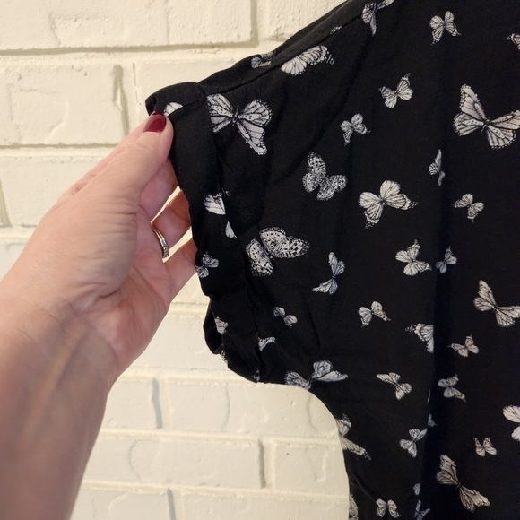 No Boundaries Button Down JXXL - Picture 5 of 7